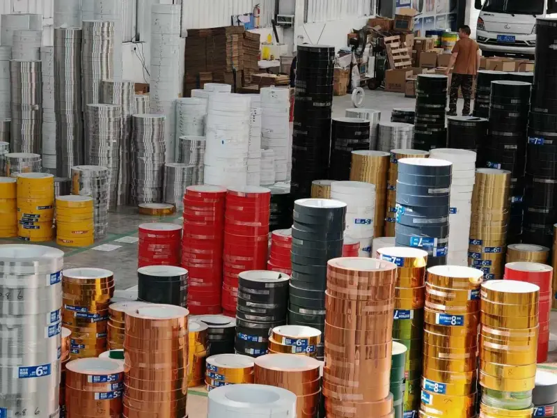 tira metálica dorada para señalización