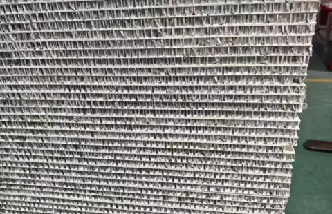 Lámina sándwich 4x8 con núcleo de panal