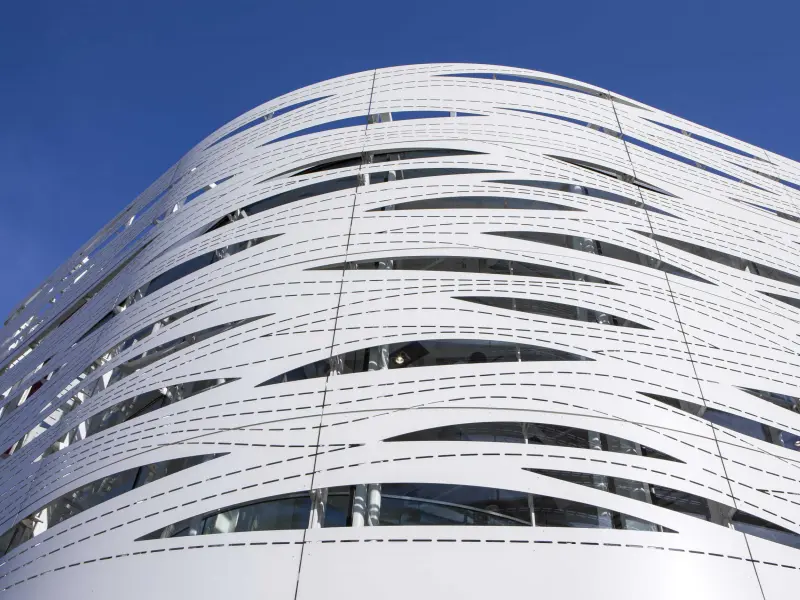 Paneles de Aluminio Perforado para Revestimiento de Fachadas