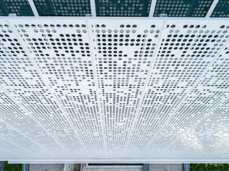 Paneles de Aluminio Perforado para Revestimiento de Fachadas