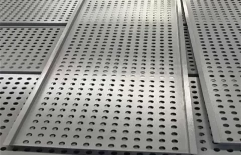 Fabricante de Paneles de Aluminio Perforado